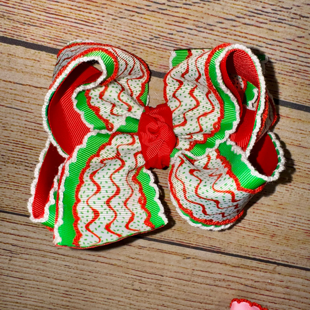 CHRISTMAS CAKE CUTIE A Very Merry Mini Drop Frilly Triple Layer Moonstitch Bow