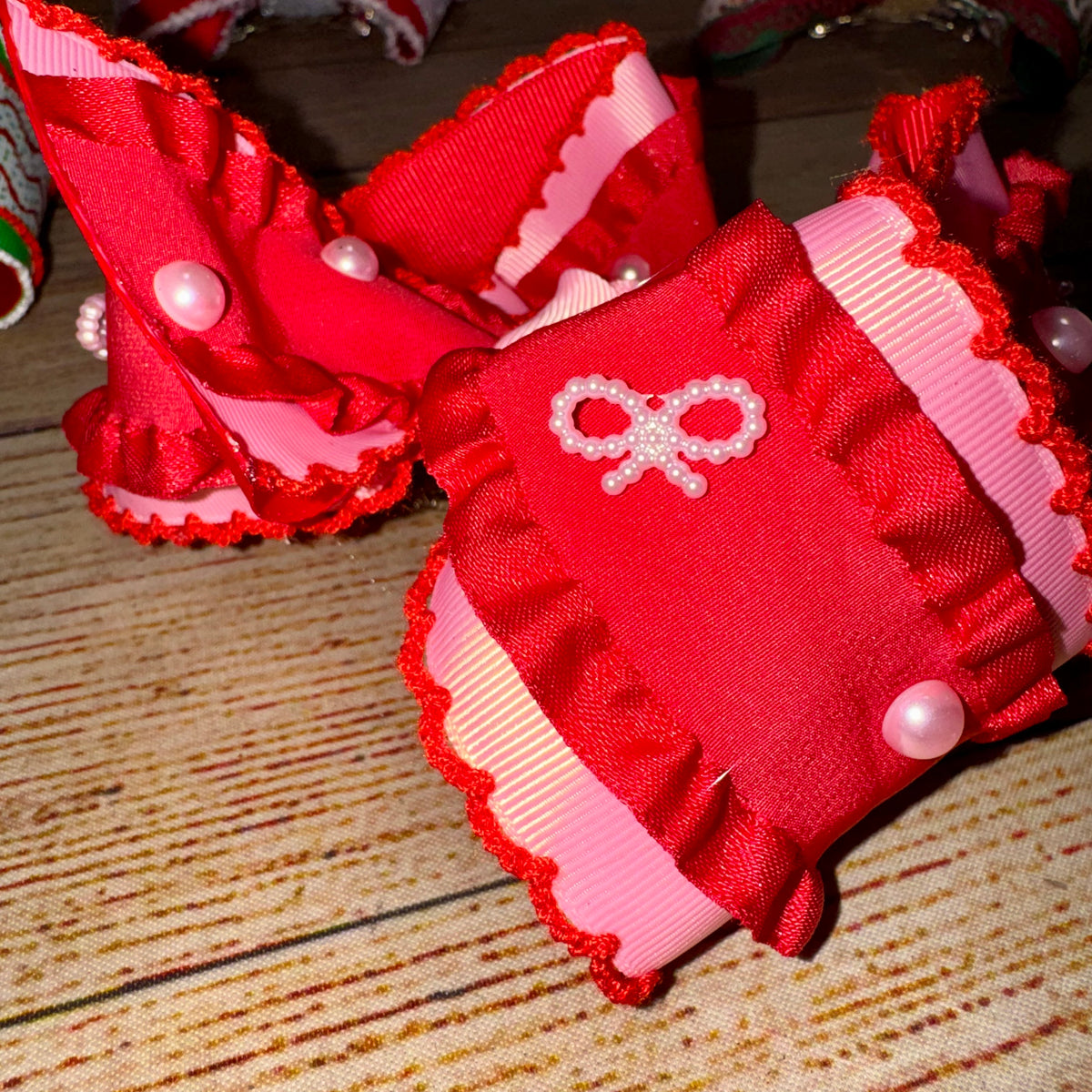 MERRY & PINK A Very Merry Mini Drop Frilly Moonstitch & Pearl Bow