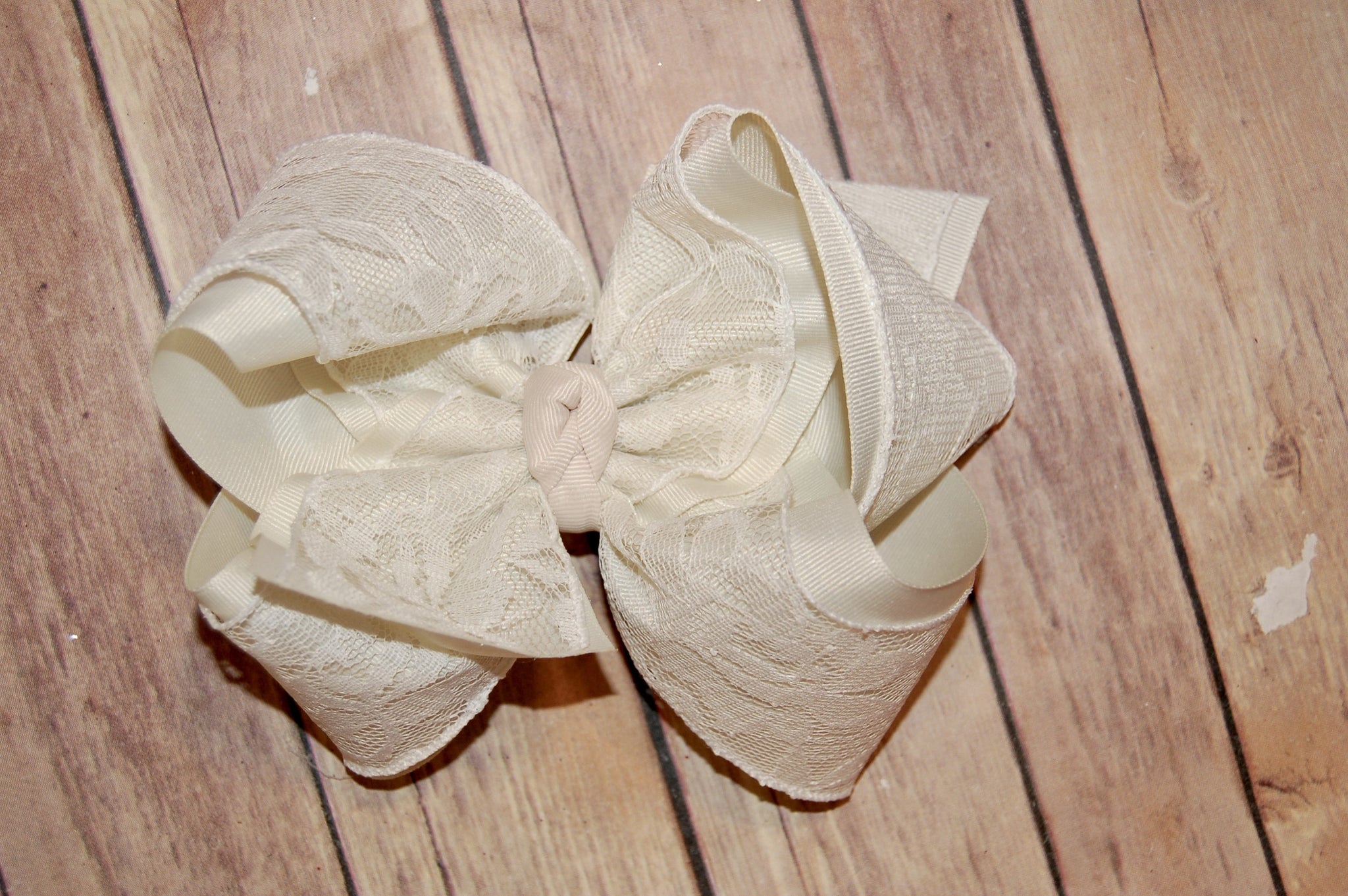 SSD Ivory Cream Antique Off White Lace Hair Bow